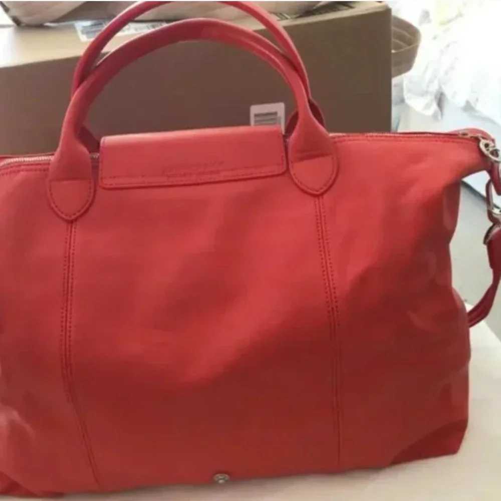 Longchamp reposhing this